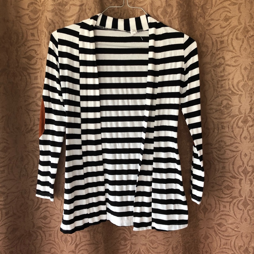 Lightweight striped cardigan with patch sleeves 🖤